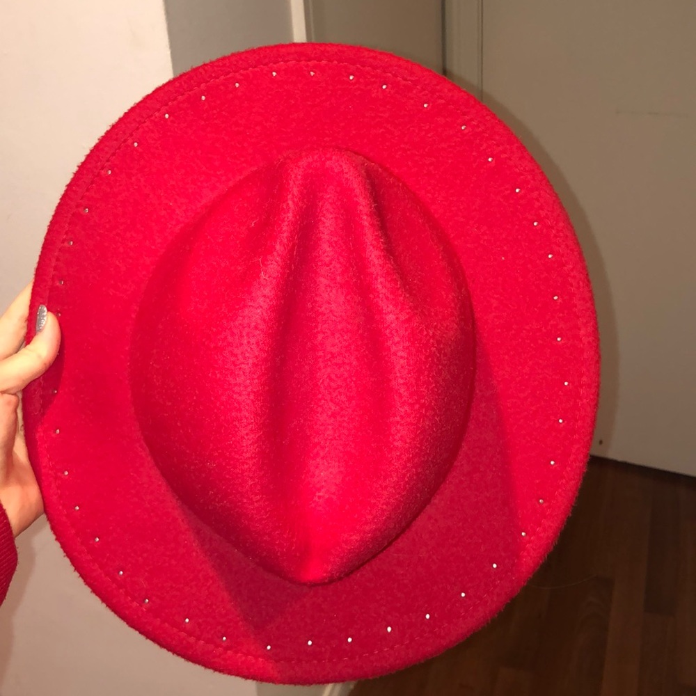 Red top hat